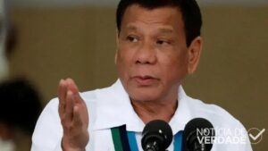 Ex-presidente Rodrigo Duterte enfrenta TPI em caso de crimes