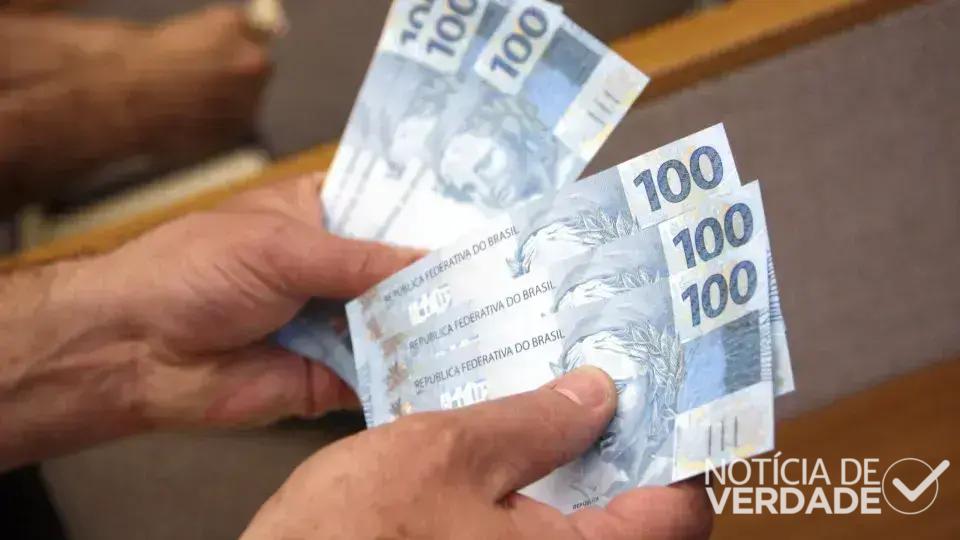 Os quatro signos que podem sair do vermelho em breve