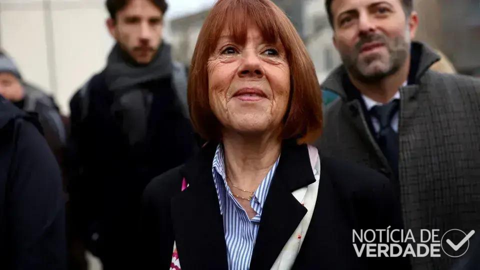 Rainha Camilla mostra apoio a Gisèle Pelicot após denúncia de abuse